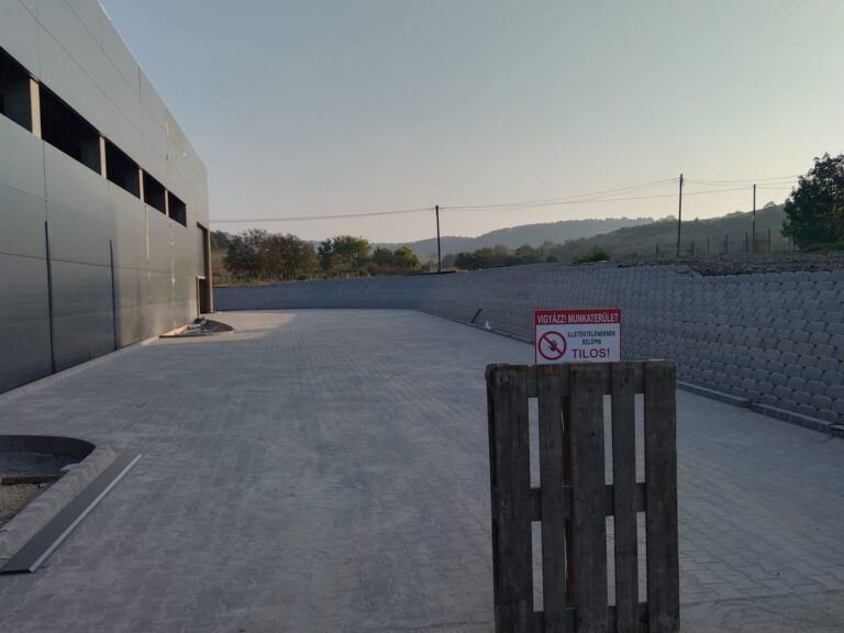 Térkövezés, támfal és kerítés építési munkák – Biatorbágy